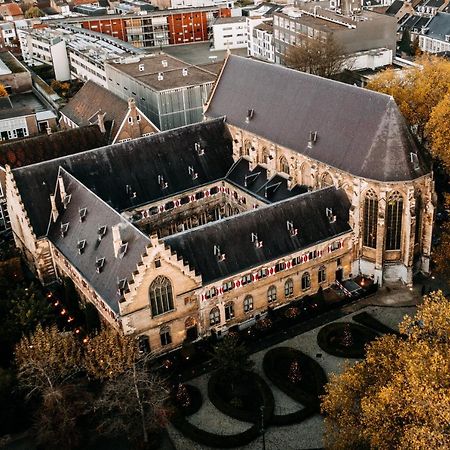 Kruisherenhotel Maastricht - Oostwegel Collection, Member Of Design Hotels Eksteriør billede Aerial view of the church