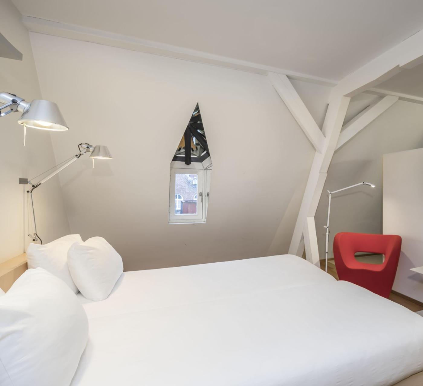 Kruisherenhotel Maastricht - Oostwegel Collection, Member Of Design Hotels Eksteriør billede A room at the hotel