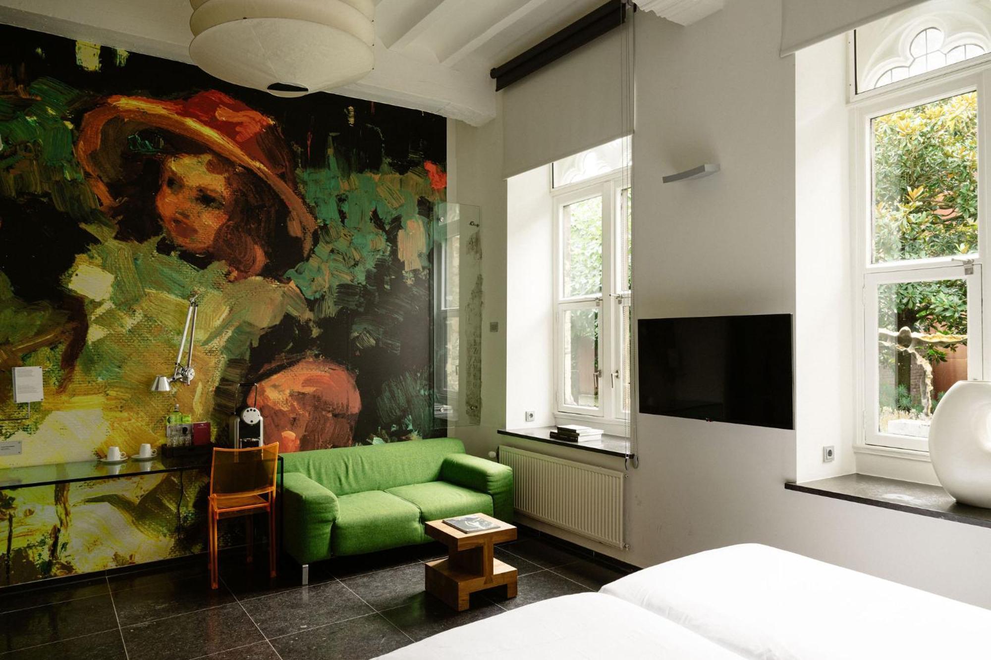 Kruisherenhotel Maastricht - Oostwegel Collection, Member Of Design Hotels Eksteriør billede A room at the hotel