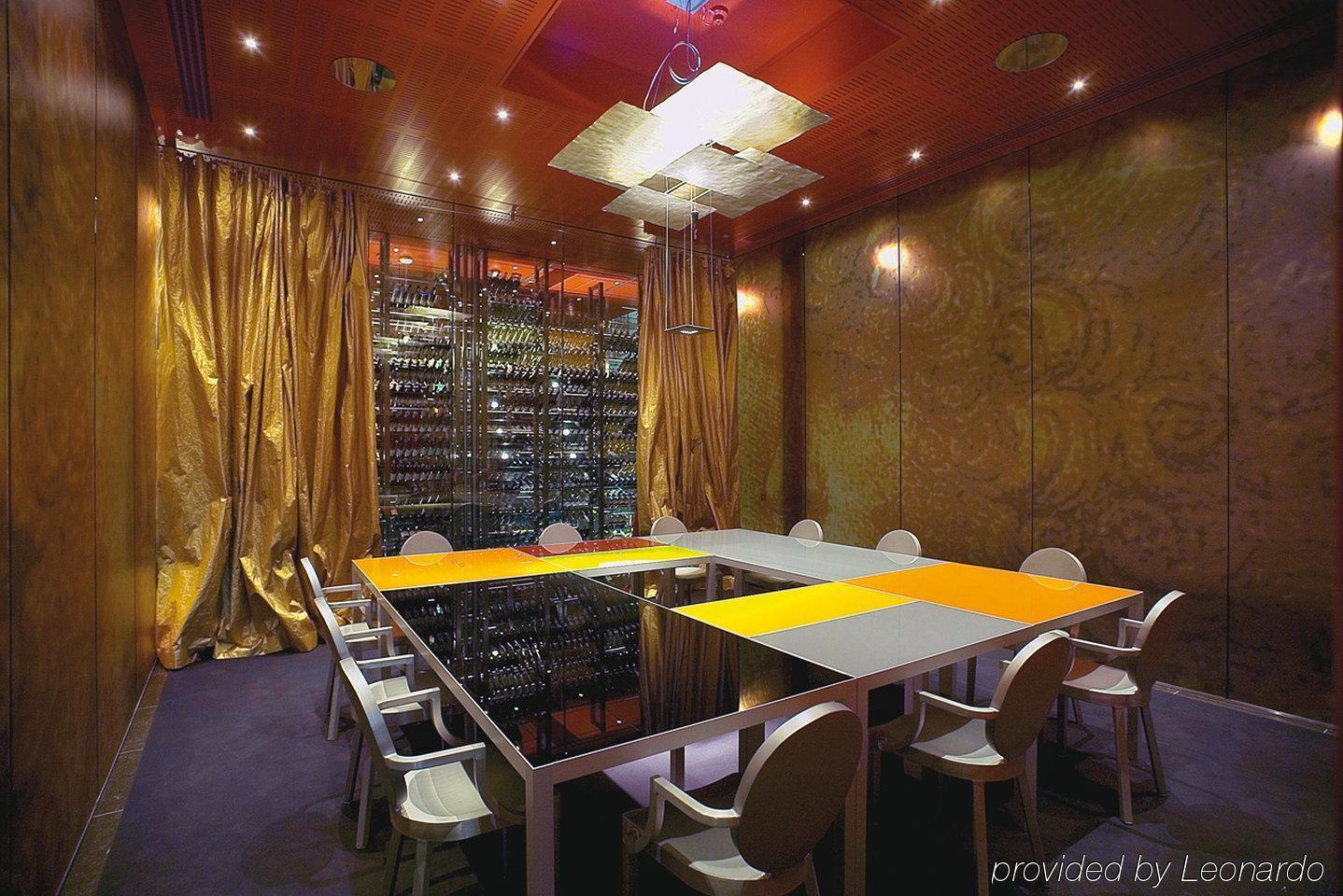 Kruisherenhotel Maastricht - Oostwegel Collection, Member Of Design Hotels Eksteriør billede Wine room