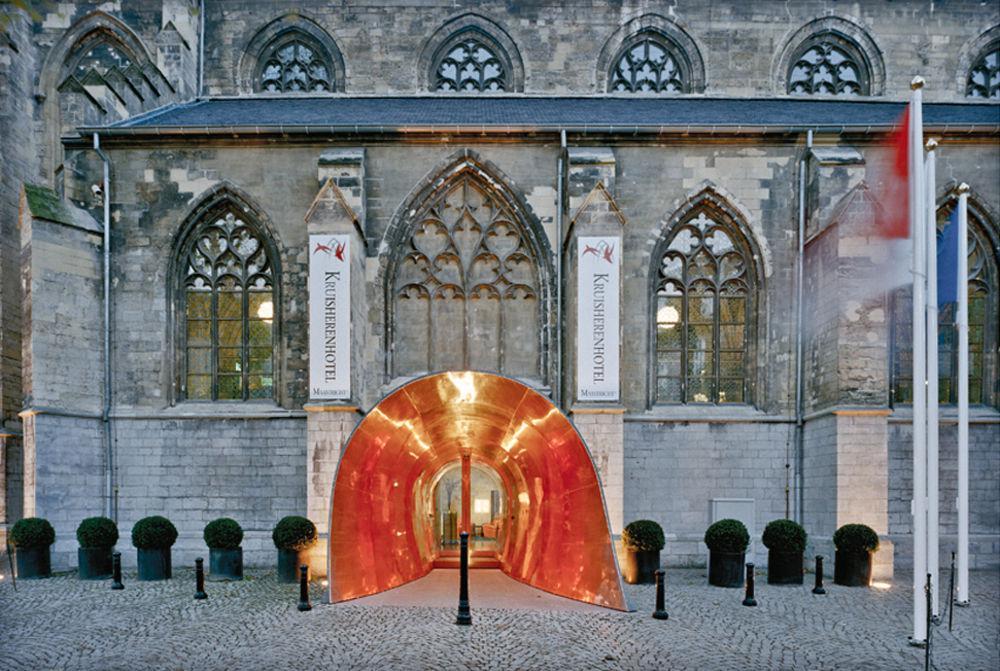 Kruisherenhotel Maastricht - Oostwegel Collection, Member Of Design Hotels Eksteriør billede The entrance of the museum