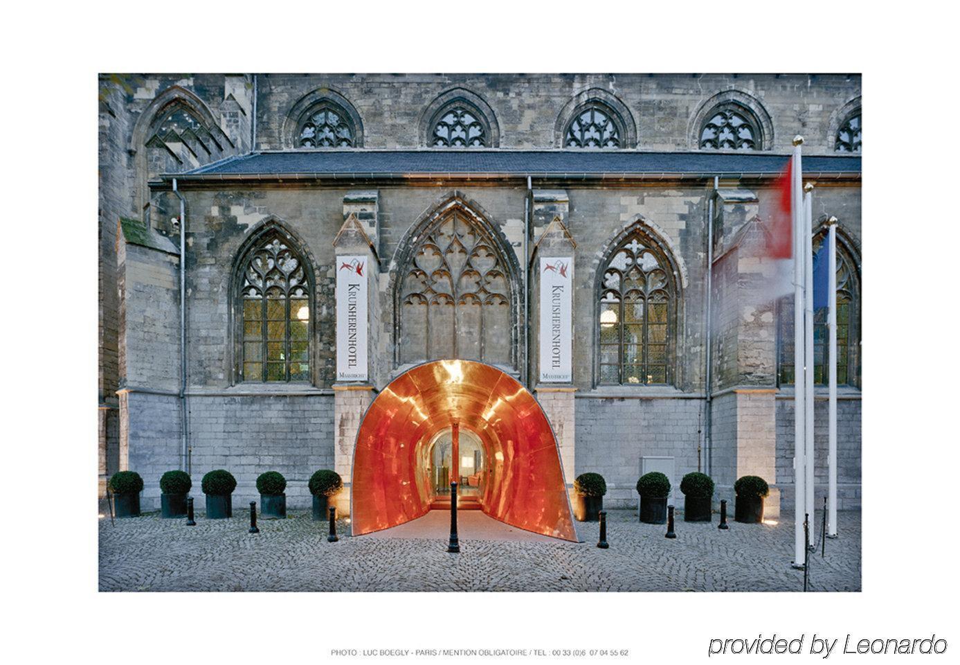 Kruisherenhotel Maastricht - Oostwegel Collection, Member Of Design Hotels Eksteriør billede The entrance to the museum
