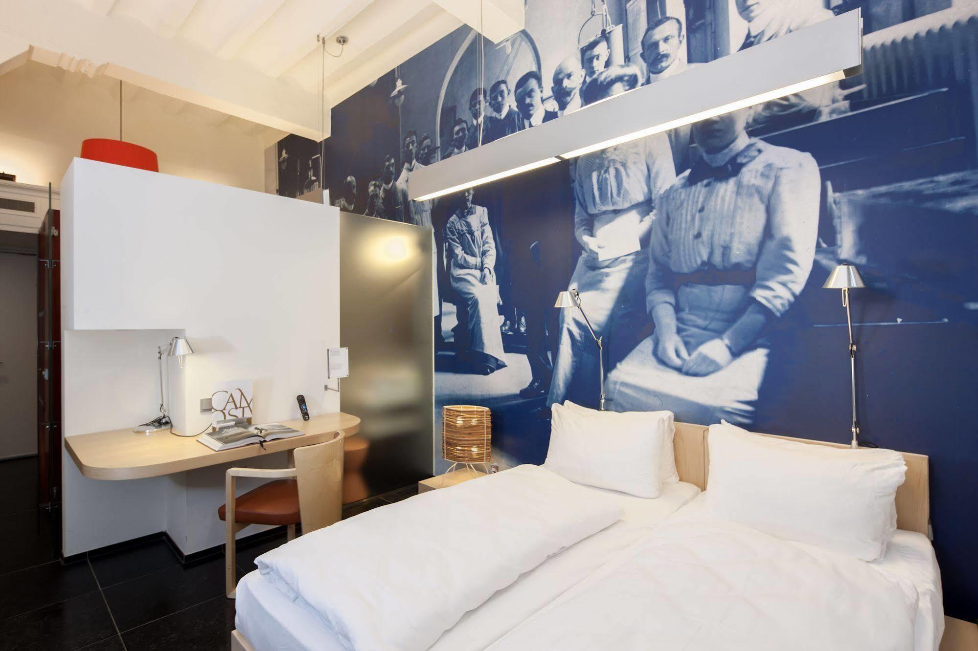 Kruisherenhotel Maastricht - Oostwegel Collection, Member Of Design Hotels Eksteriør billede A typical room at the hotel