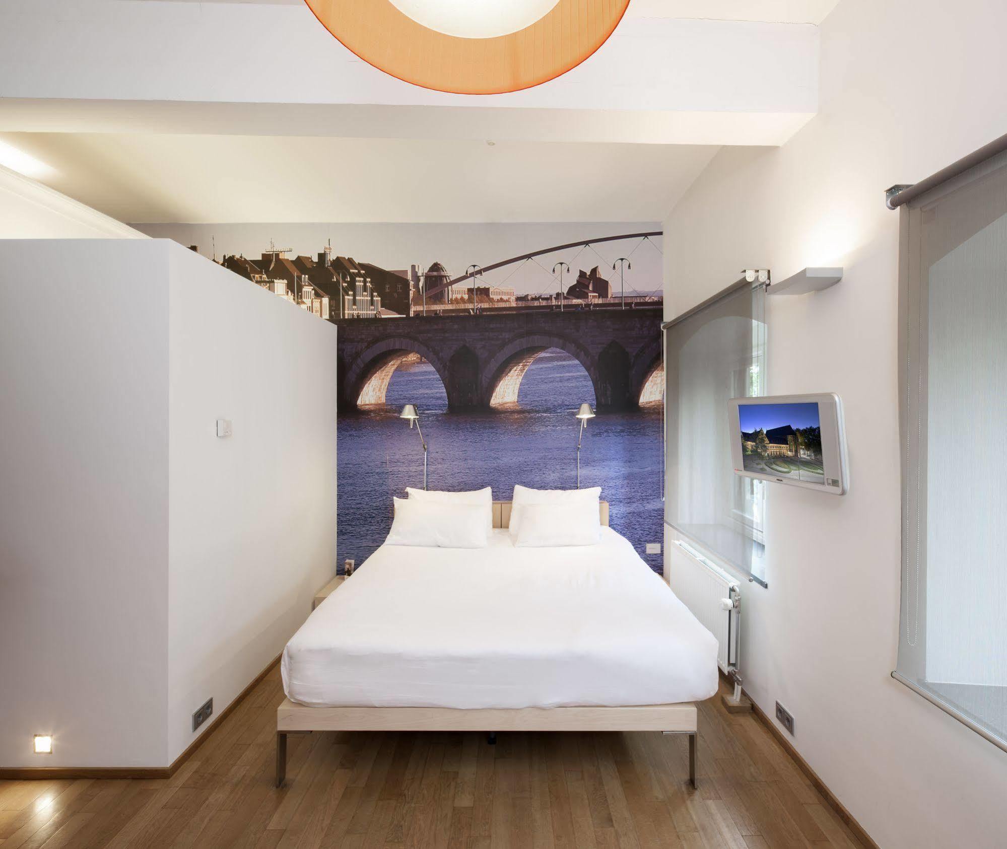 Kruisherenhotel Maastricht - Oostwegel Collection, Member Of Design Hotels Eksteriør billede A room at the hotel