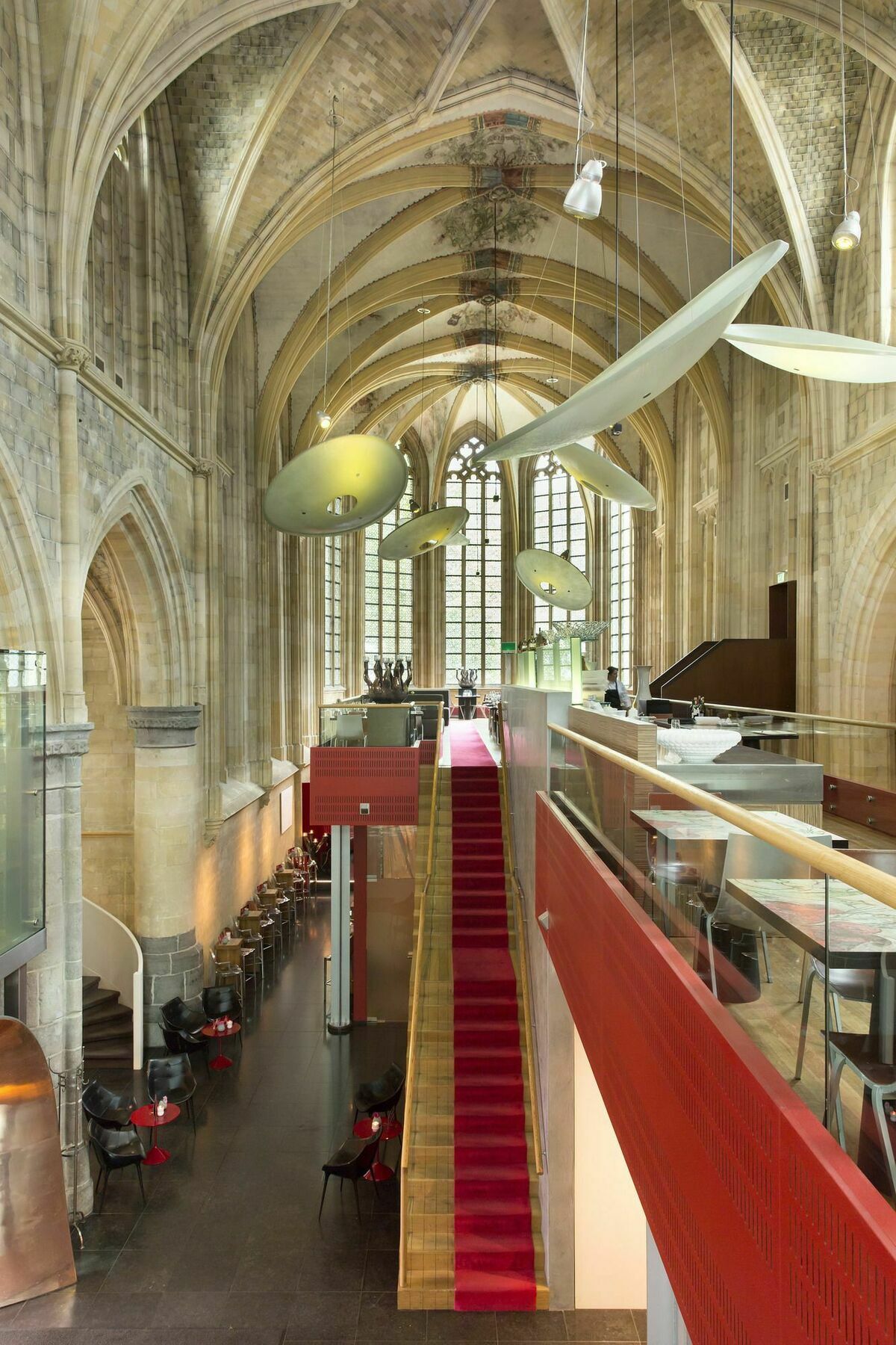 Kruisherenhotel Maastricht - Oostwegel Collection, Member Of Design Hotels Eksteriør billede The interior of the new library