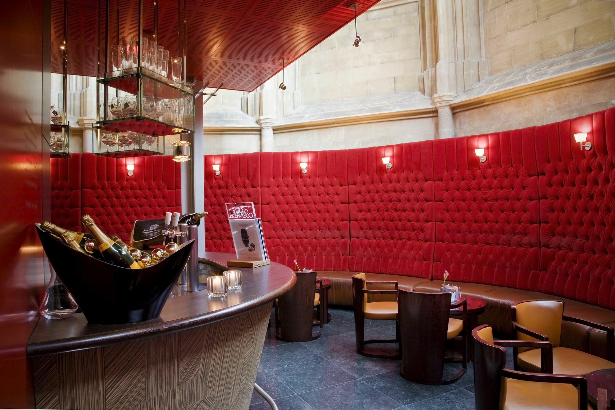 Kruisherenhotel Maastricht - Oostwegel Collection, Member Of Design Hotels Eksteriør billede The bar at the London Edition