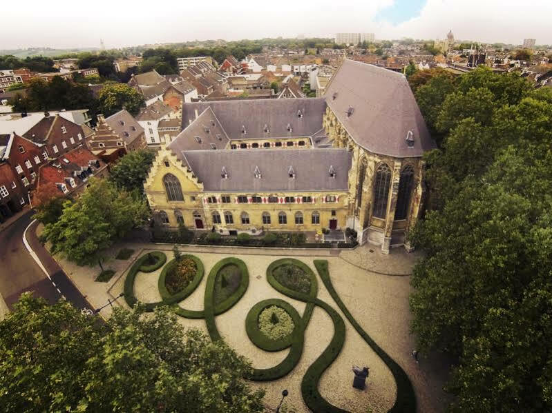 Kruisherenhotel Maastricht - Oostwegel Collection, Member Of Design Hotels Eksteriør billede The former abbey church of St. Maria